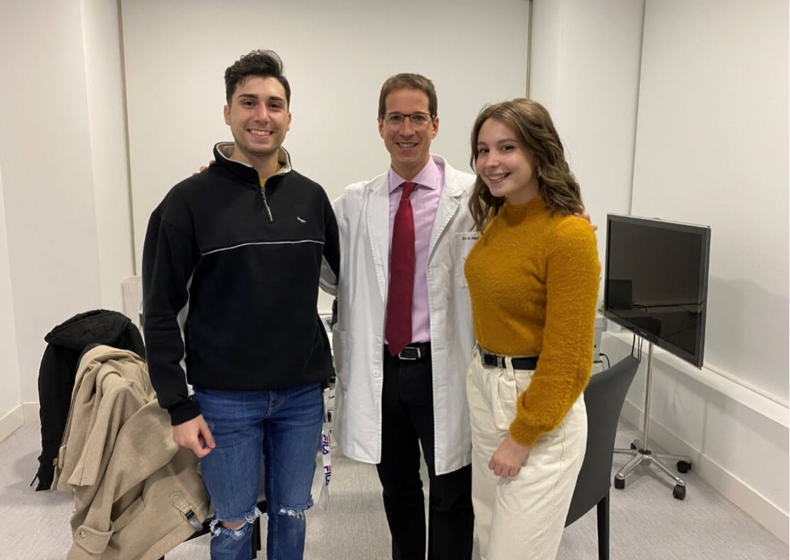 Doctor Macia con pacientes