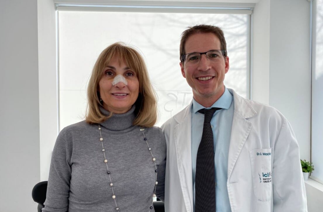 Doctor Macia con pacientes